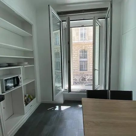 Apartment 85m2 Center Republique 2 Br-4p